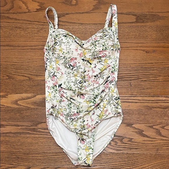 Nip Tuck Other - Nip Tuck Swimsuit Women’s 6 Floral One-Piece Ruched Sides